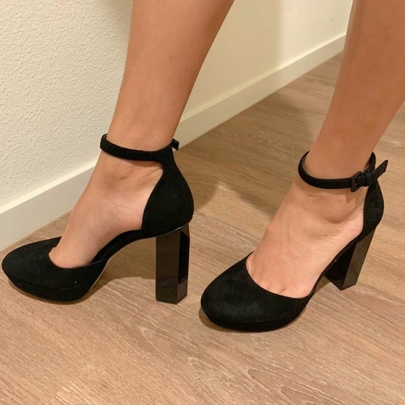 Michael Kors sues Sandal (NEW) - Picture 12 of 15